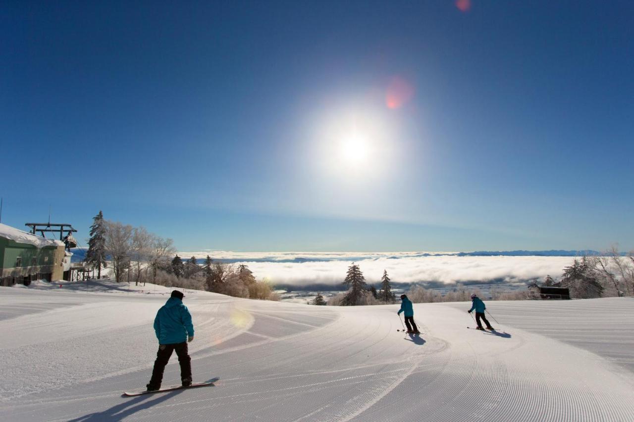 La Vista Furano Hills Natural Hot Spring ภายนอก รูปภาพ