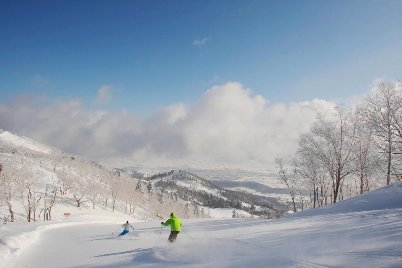 La Vista Furano Hills Natural Hot Spring ภายนอก รูปภาพ